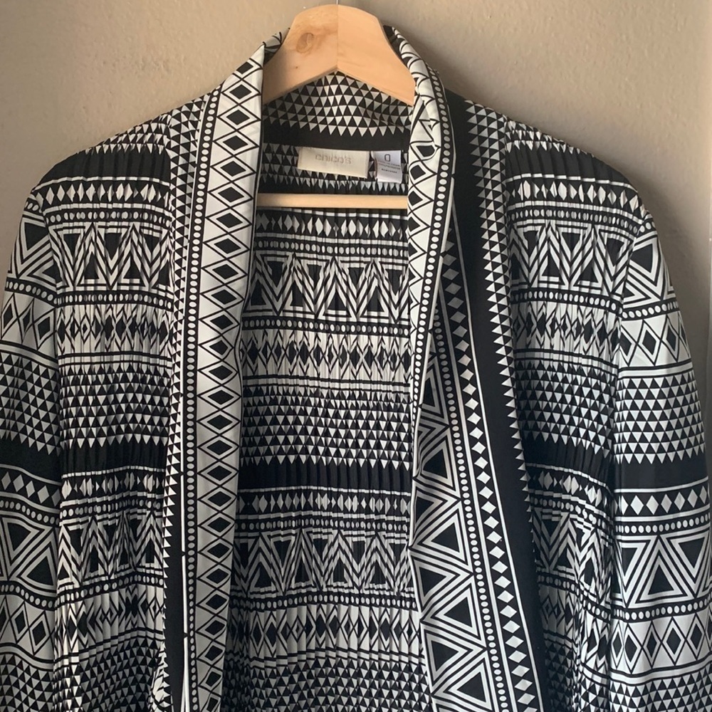 CHICO’S Geometric Print Black and White Pleated Jacket